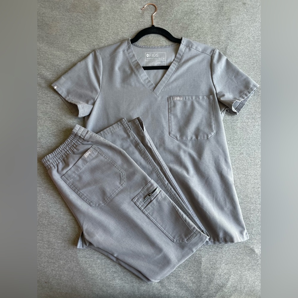 FIGS Catarina Scrub Top / Yola Skinny Scrub Pants